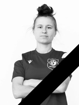 22-летняя футболистка скончалась за день до матча. Но команду заставили выйти на поле 22-летняя футболистка скончалась за день до матча. Но команду заставили выйти на поле