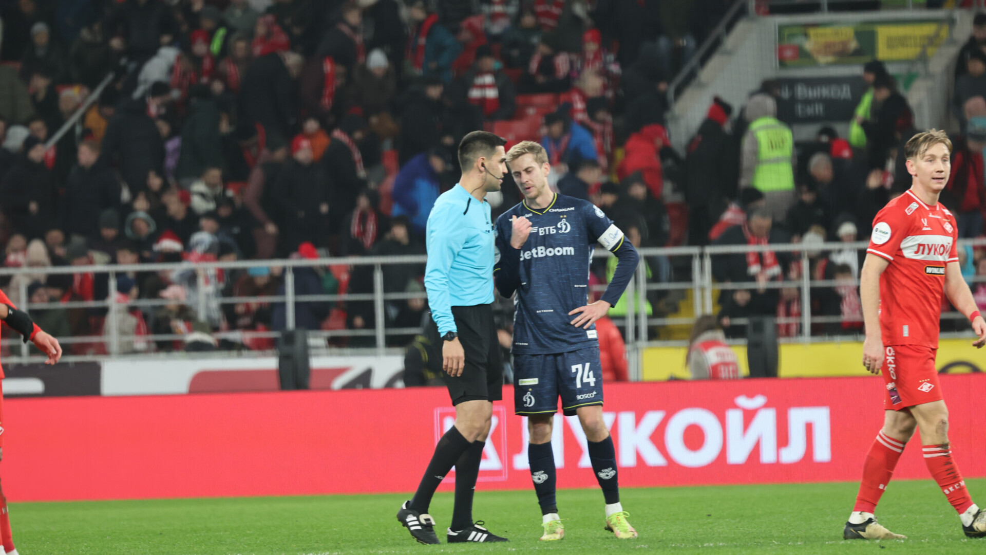 «Динамо» лишили двух голов в дерби. Но «Спартак» даже так не выиграл