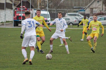 Охранник набросился на невесту футболиста во время матча! Разбираться прибежала вся команда Охранник набросился на невесту футболиста во время матча! Разбираться прибежала вся команда