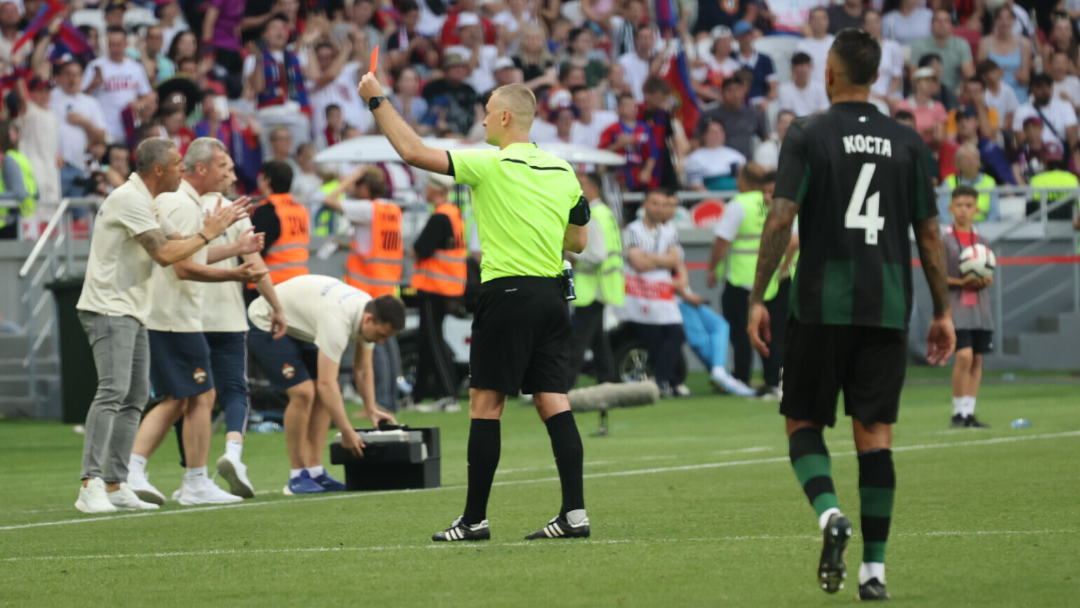 «Краснодар» — ЦСКА — 0:1. Арбитр Чистяков удалил игрока «Краснодара» Мозеса на 90‑й минуте матча за Суперкубок. Видео