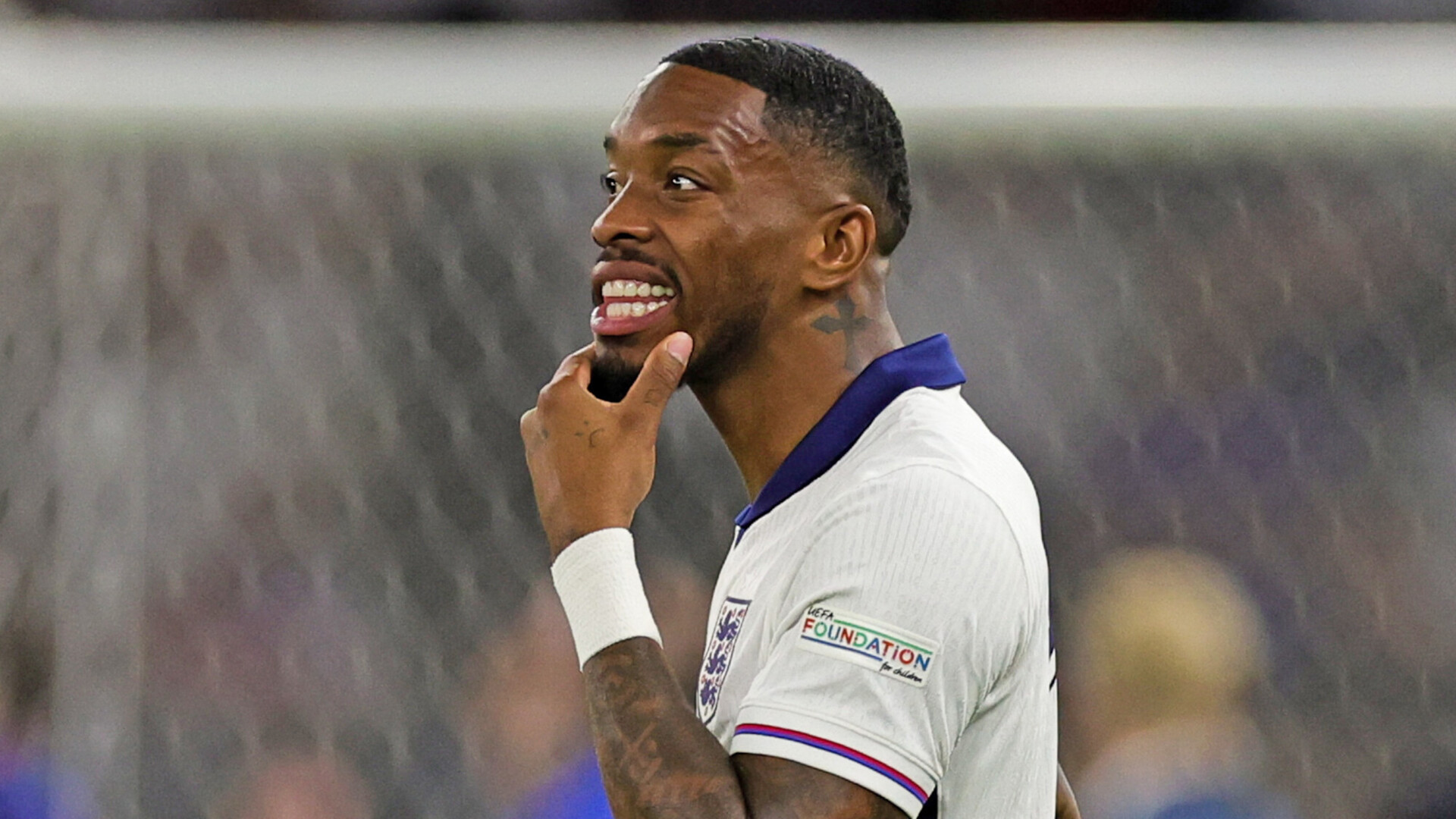 Футболист сборной Англии избил фаната! С карьерой можно прощаться?