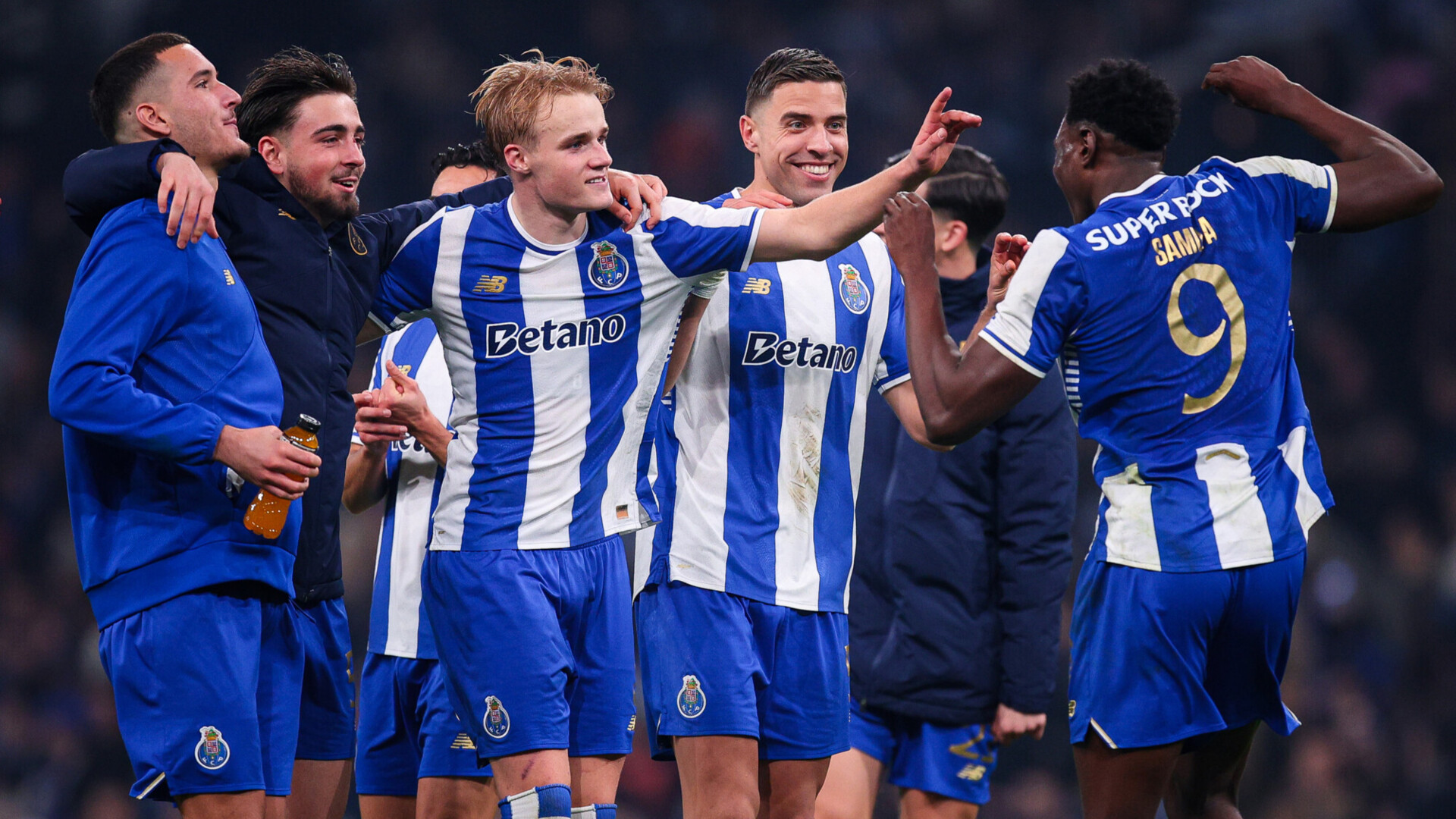 «Порту» обыграл «Бенфику» в ¼ финала Кубка Португалии, судья показал 11 желтых карточек